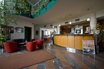 Highway Hotel