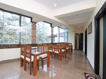 Hotel Oyo 11877 Royal Residency