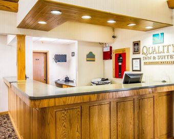 Hotel Quality Inn And Suites