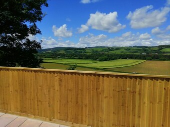 Parkers Farm Cottages & Caravans