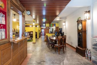 Hostal Banthat Thong Hostel