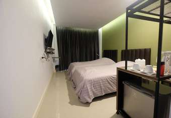 Hotel Red Door