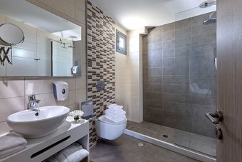 Pollis Hotel