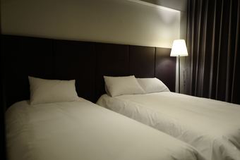 Hostal Renaissance Hotel - Hostel
