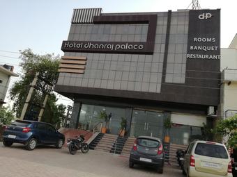 Hotel Dhanraj Palace