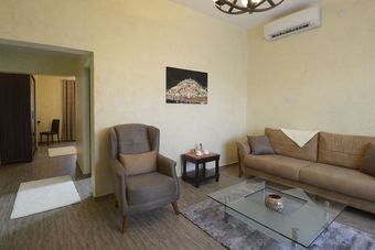 Hotel Roshan Resort