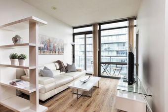 Apartamentos Bright Sub-penthouse On Bay St, Downtown Toronto