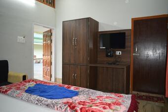 Hotel Bagori Resort