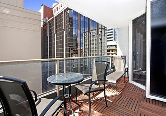 Sydney Cbd 2 Bedroom Apartment With Balcony