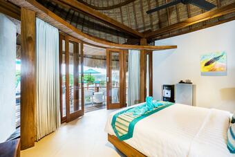 Bed & Breakfast C-view Villas