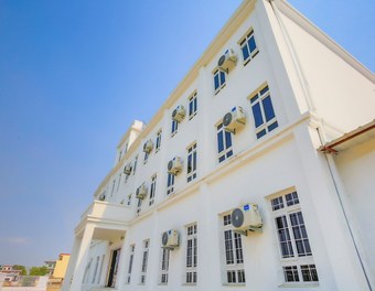 Hotel Lacoul Inn