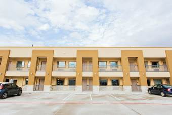 Motel Budget Host Inn And Suites