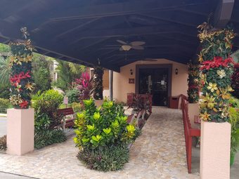 Aparthotel Clarion Suites Roatan At Pineapple Villas