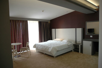 1 Maji Hotel