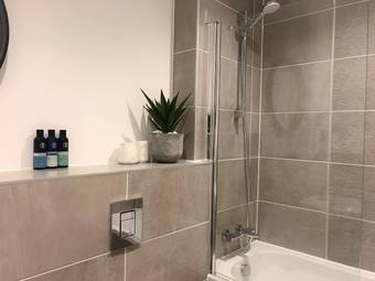 Apartamentos Stylish 2 Bedroom Property With Free Parking