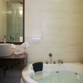 Hotel Legend Sarovar Portico, Baddi