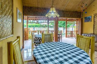 Hotel Oyo 2196 Edriyan Bungalow