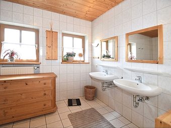 Spacious Holiday Home With Garden And Balcony In Rinchnach In The Bavarian Forest