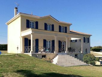 Cozy Holiday Home In Montaigu-de-quercy With Swimming Pool