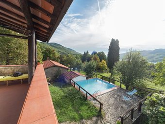 Lovely Holiday Home With Swimming Pool, Fireplace, Parking