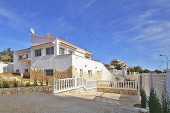 Villa - 6 Bedrooms With Pool And Wifi - 105005