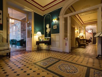 Hotel Macdonald Leeming House