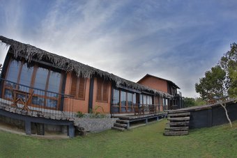 Hotel Aarya Lagoon