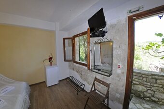 Adamantia Hotel