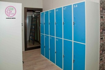 Fixon Capsule Hotel - Hostel