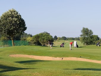 Charming Apartment With Dishwasher Located At A Golf Course