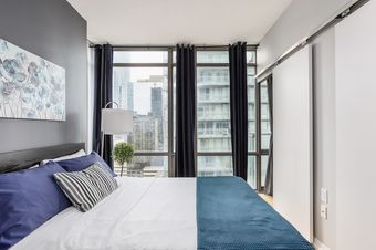Quickstay - Luxurious 2-bedroom Condo (heart Of Toronto)