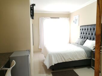 Hotel M N M Guest House In Polokwane Turfloop