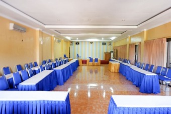 Hotel Reddoorz Plus Near Stadion Wijaya Kusuma