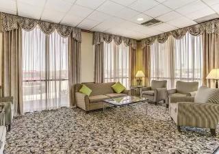Clarion Hotel & Suites Wichita