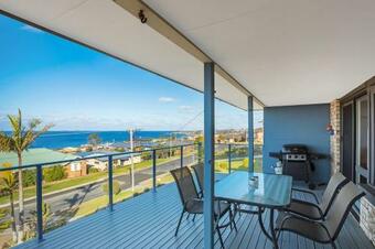 45 Hillside Cres Beach House