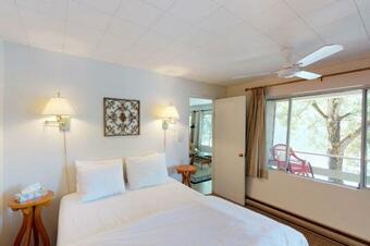 Bayside Retreat Plus Sleep House