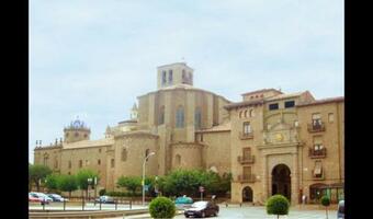 Villa In Berga Sleeps 4 With Pool