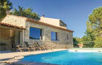 Stunning Home In Cereste W/ Wifi, 3 Bedrooms And Outdoor Swimming Pool