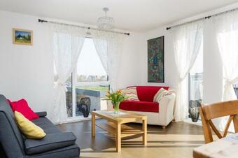 Picturesque Addenbrookes Apartment With Parking & Terrace & Sleeps 6