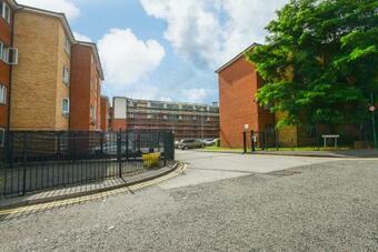 Brook Court - Elegant 2bed Apartment