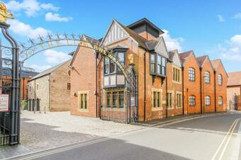 Historic Lion Brewery - Large 2 Bed Apartment In Central Oxford