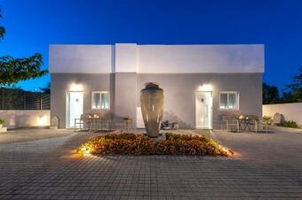 Bed & Breakfast Comfort Stay Airport Boutique Hotel - Free Shuttle From - To The Airport