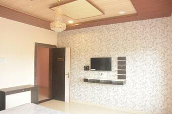 Hotel S S Comforts