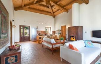 Stunning Home In Gradooli With Outdoor Swimming Pool, Wifi And 5 Bedrooms
