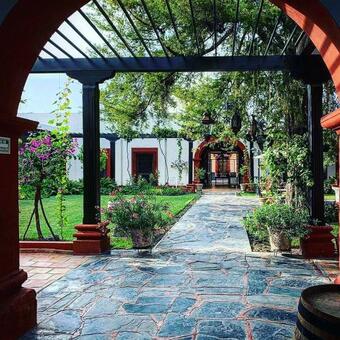 Hotel Hostal El Farol