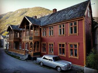Hotel L�rdals�ren Guesthouse
