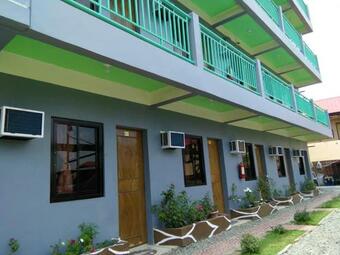 Hotel Reddoorz Hostel Near Hundred Island National Park