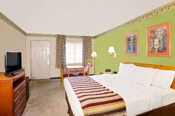 Hotel Days Inn & Suites By Wyndham Starkville