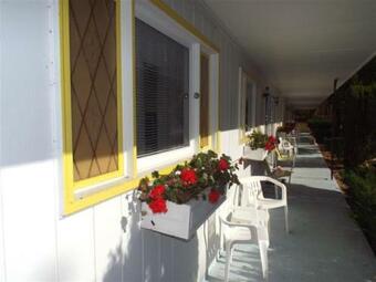 Yankee Trail Motel