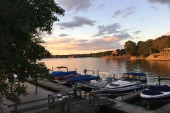 Lakefront Property Studio With Private Porch #39 At Long Cove Resort
